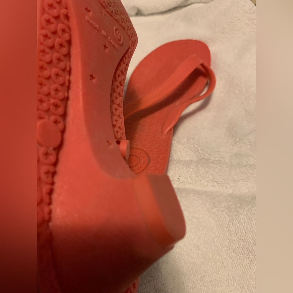 ✨⚡️💥GAP JEANS EST 1969 Red Flip Flops - Picture 6 of 10